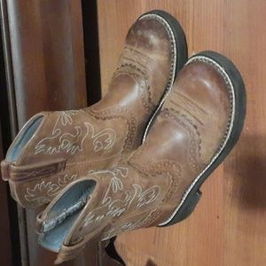 Ariat size 7.5B